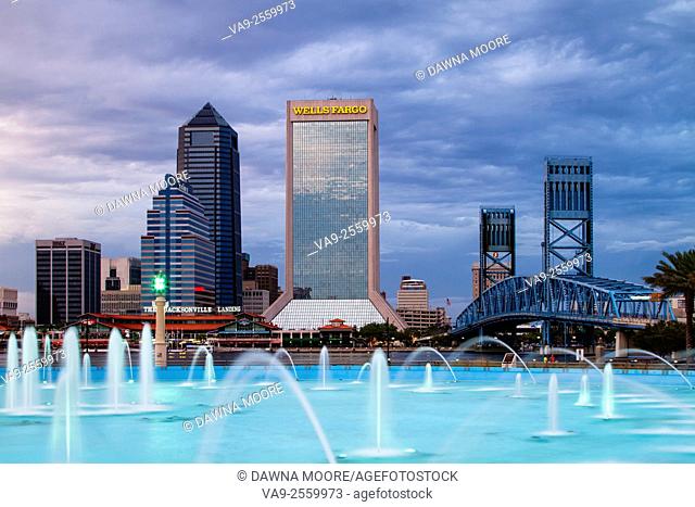 Jacksonville, Florida city skyline at Friendship Park Fountain