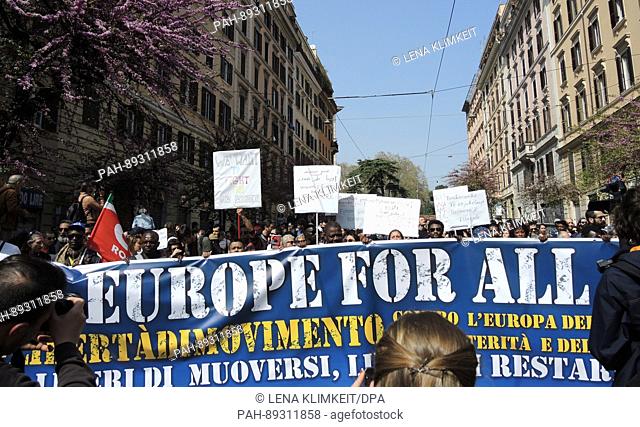 Zahlreiche Migranten sind am 25.03.2017 unter den Demonstranten beim Zug «Unser Europa» in Rom, Italien. Die Staats- und Regierungschefs der EU trafen sich in...