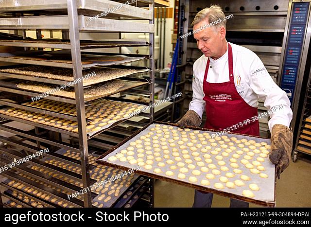 PRODUCTION - 13 December 2023, Thuringia, Erfurt: Stefan Lobenstein, master confectioner and President of the Erfurt Chamber of Crafts
