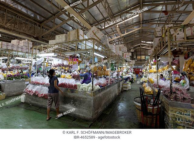 Old market hall with flower market, Pak Khlong Talat, Phra Nakhon, Bangkok, Thailand