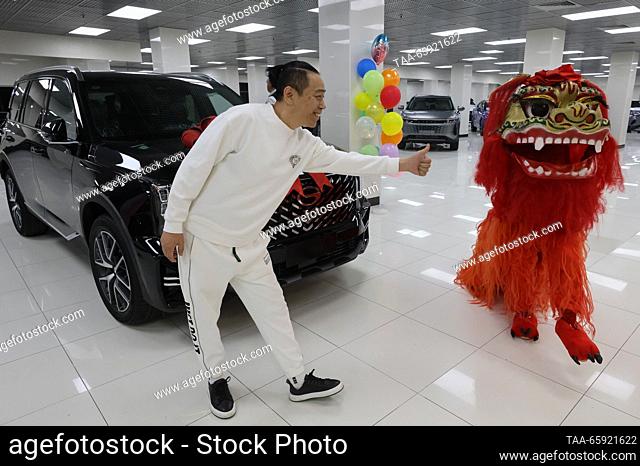 RUSSIA, MOSCOW - DECEMBER 19, 2023: A man thumbs up during the opening of the Moscow-Tianya international auto centre. Sergei Karpukhin/TASS