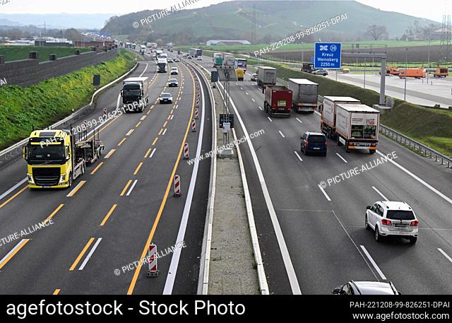 08 December 2022, Baden-Wuerttemberg, Weinsberg: The A6 freeway near Weinsberg has been widened to three lanes after years of construction