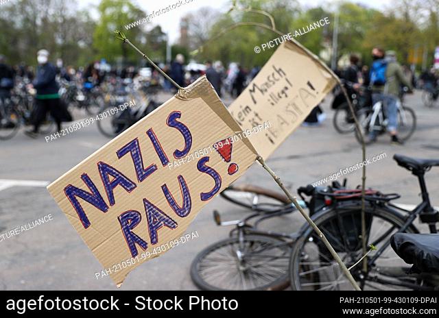 01 May 2021, Saxony, Leipzig: Participants of a left-wing bicycle demonstration arrive at the Monument to the Battle of the Nations