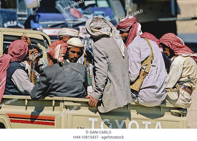armed People, barakish, North-east Yemen, Arabia, Orient, men, group, Arabians, guns, car