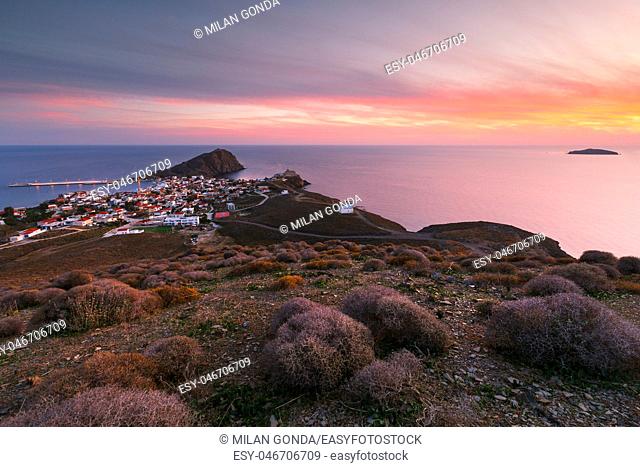 Image of Psara's main village and harbour at sunset.