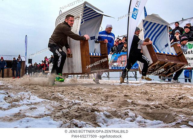 Patrick Lehmann (2nd l) and Robert Ninas (l) in action at the Beach-Chair-Sprint World Cup in Zinnowitz, Germany, 23 January 2016