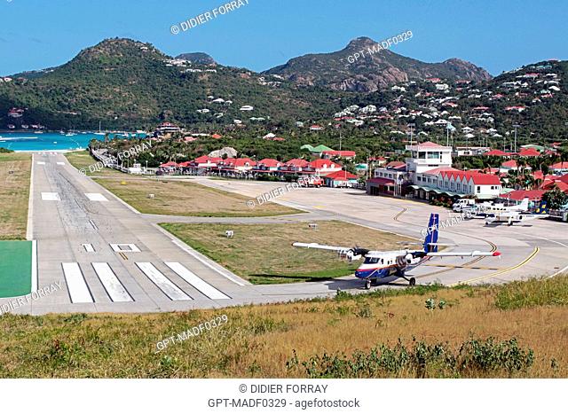 AIRPLANE FROM THE DUTCH AIRLINES WINAIR TAKING OFF, GUSTAVE III AIRPORT, SAINT BARTHELEMY, FRENCH LESSER ANTILLES, CARIBBEAN