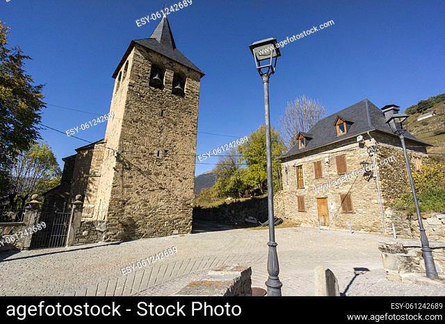 Romanesque church of Sant Esteve de Montcorbau, 12th and 13th centuries, Montcorbau, Aran valley, Pyrenees mountain range, Spain, Europe