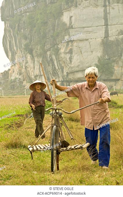 Farmers near Nihn Binh, northern Vietnam