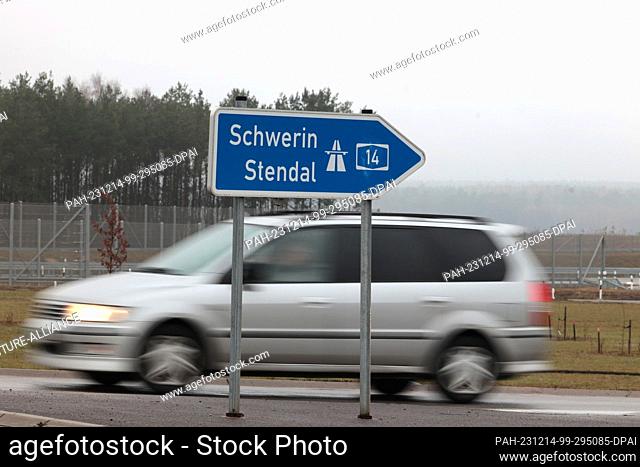 14 December 2023, Saxony-Anhalt, Lüderitz: A traffic sign Schwerin Stendal stands after the opening to traffic of the Tangerhütte-Lüderitz section of the A14