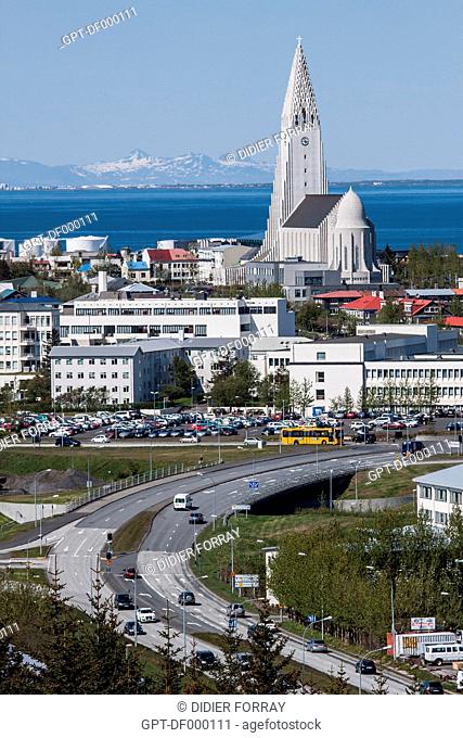 GENERAL VIEW OF REYKJAVIK CITY CENTRE AND HALLGRIMSKIRKJA CATHEDRAL WITH, IN THE BACKGROUND, THE SEA AND THE TOWN OF AKRANES, REYKJAVIK, ICELAND