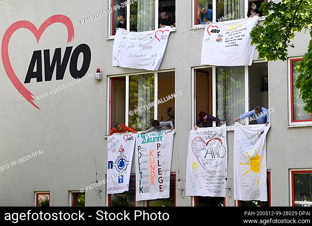 12 May 2020, Saxony, Chemnitz: Employees of the office of the Arbeiterwohlfahrt (AWO) participate with banners in the campaign #denkmalPflege
