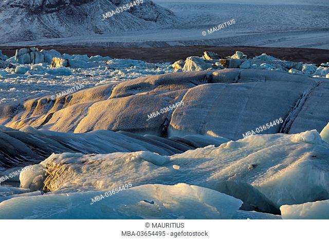 Icebergs in the glacial river lagoon Jökulsárlon (lake), east Iceland, Iceland