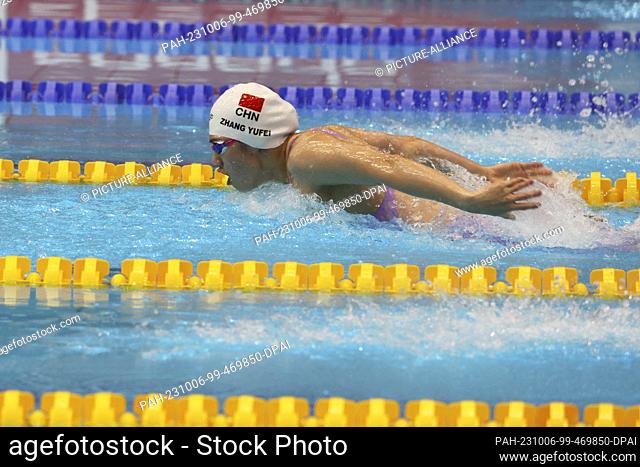 06 October 2023, Berlin: Swimming: World Cup, 200 m Butterfly, Women: China's Yufei Zhang wins the 2023 World Aquatics Swimming World Cup at the...