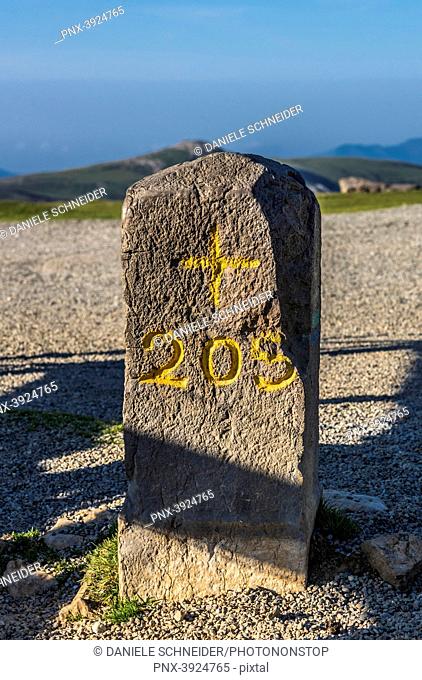 France, Pyrenees Atlantiques, Basque Country, Iraty massif, boundary stone at the France-Spain border, at the foot of the Urkulu ridge (1