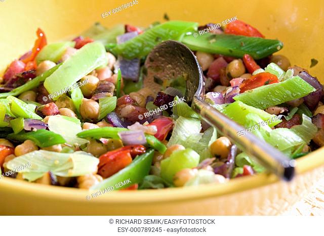 warm salad with chick peas and leek