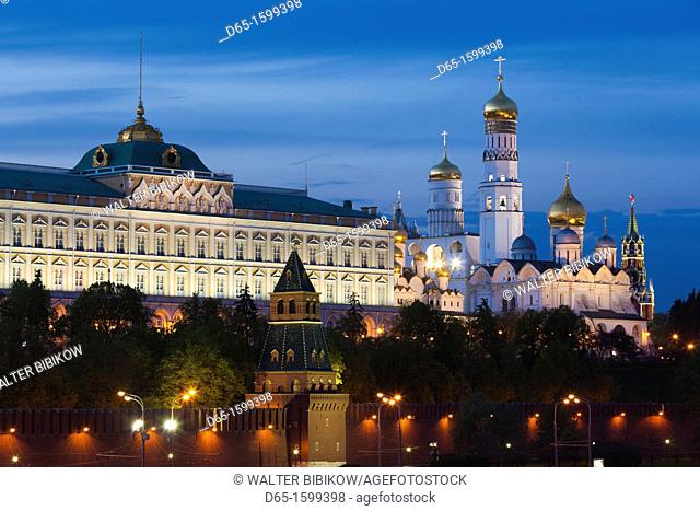 Russia, Moscow Oblast, Moscow, Kremlin, evening view from the Moscow River
