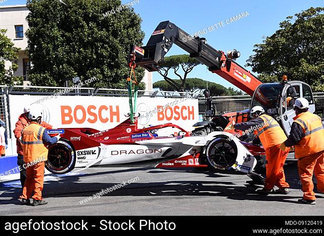 The tow truck takes away the car of Sergio Sette Camara (bra) Dragon Penske Racing during ABB FIA Formula E World Championship 5th round