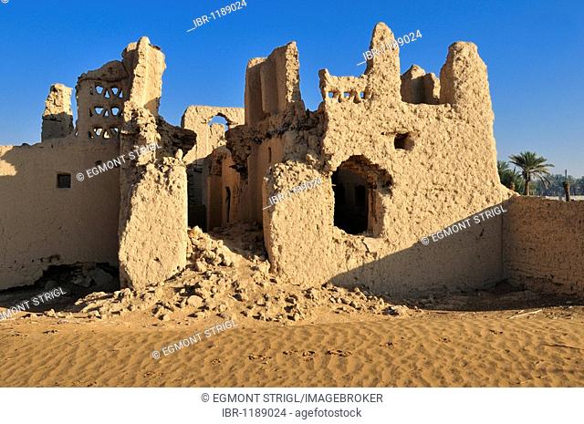 Historic adobe ruins of the old town of Buraimi, Al Dhahirah region, Sultanate of Oman, Arabia, Middle East