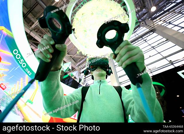 RUSSIA, MOSCOW - NOVEMBER 30, 2023: A man wears a VR headset during a Penza Region Day event at the Russia Expo international exhibition and forum at the VDNKh...