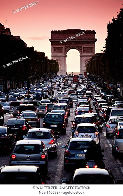 traffic Arc De Triomphe, paris