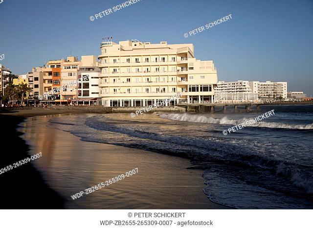 Strand und Hotel Medano in El Medano, Granadilla de Abona, Insel Teneriffa, Kanarische Inseln, Spanien, Europa | Beach and Hotel Medano in El Medano