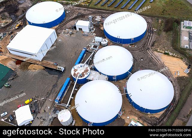 26 October 2023, Mecklenburg-Western Pomerania, Torgelow: Gas tanks of the biogas plant of the company Mele Biogas are located in the new center for bioenergy...