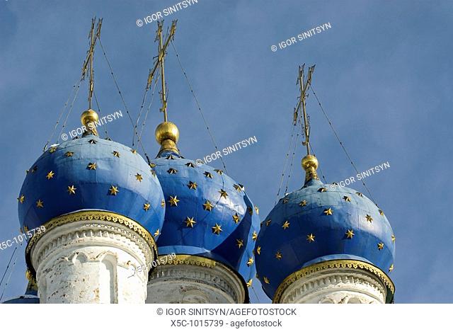 Blue onion domes of the Our Lady of Kazan church  Kolomenskoe Museum-Reserve  Moscow, Russia