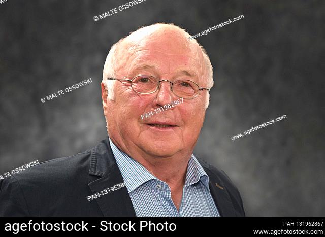 PHOTO ASSEMBLY: Former Labor Minister Norbert Bluem died at the age of 84. Archive photo: Norbert BLUEM, BlÌ? M, politician, CDU, portrait, portrait, portrait