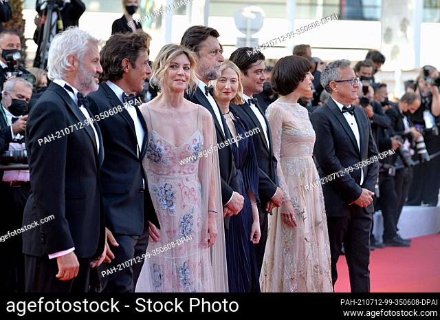 11 July 2021, France, Cannes: Producer Domenico Procacci (l-r), Adriano Giannini, Margherita Buy, Director Nanni Moretti, Alba Rohrwacher, Riccardo Scamarcio