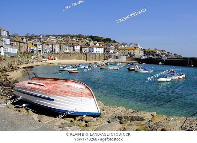 the pretty little fishing village of mousehole in cornwall, england, uk
