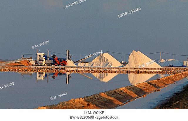 salt production of a saline, Spain, Sanlucar de Barrameda