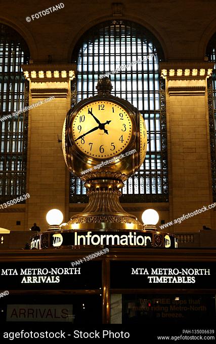 New York, USA October 2019: Impressions New York - October - 2019 Grand Central Terminal Bahnhof, Uhr, New York | usage worldwide