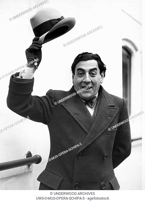 New York, New York, 1930. Chicago Opera star Tito Schipa upon his arrival on the SS Homeric after he was named Commander Mauriziano by the King of italy at a...