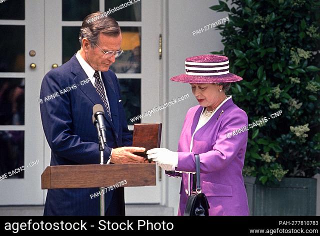 Queen Elizabeth II of Great Britain, right, presents the Churchill Award to United States President George H.W. Bush in the Rose Garden of the White House in...