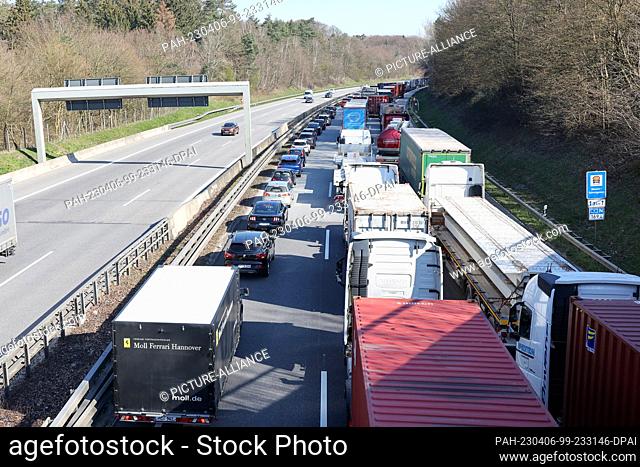 06 April 2023, Hamburg: Vehicles are stuck in traffic on the northbound Autobahn 7 (A7) at the Hamburg-Südwest interchange