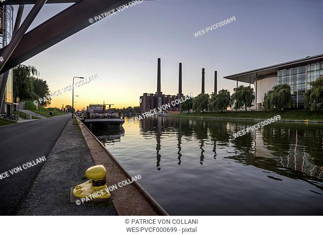 Germany, Lower Saxony, Wolfsburg, Autostadt in the evening, combined heat and power station of Volkswagen