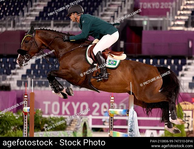 06 August 2021, Japan, Tokio: Equestrian Sport/Jumping: Olympics, preliminaries, team, qualifying at Equestrian Park. Rodrigo den Paula Pessoa from Brazil on...