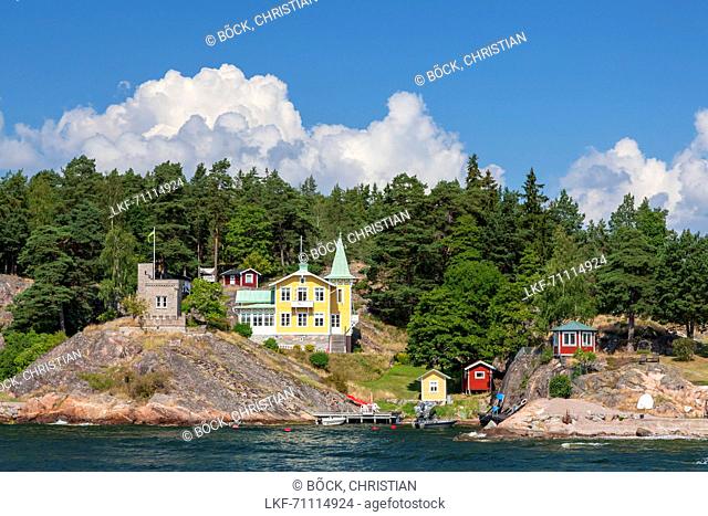 Houses and cabins on an island close to Vaxholm, Stockholm archipelago, Uppland, Stockholms land, South Sweden, Sweden, Scandinavia, Northern Europe