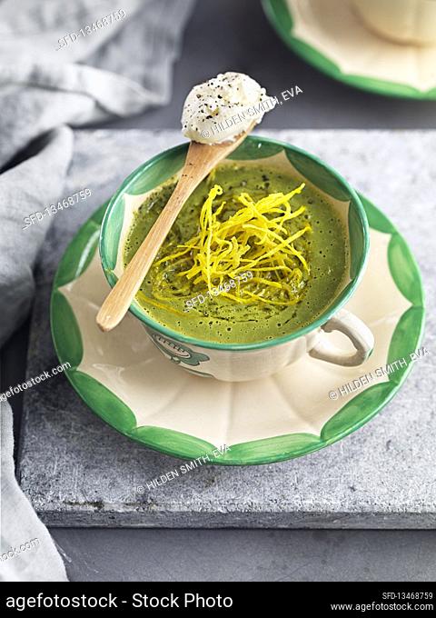 Green soup, with cream and topping