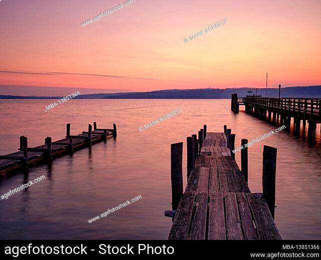 Lake, standing water, lakeshore, Steeg, jetty, Bayerdießen, Bavarian foothills of the Alps, sunrise, dawn, clouds, colored clouds, reflection, southern Ammersee