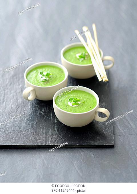 Cream of pea soup with grissini