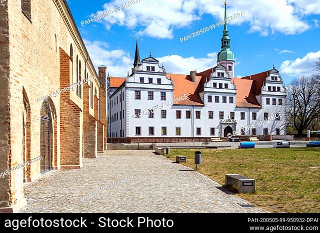 14 April 2020, Brandenburg, Doberlug-Kirchhain: The city castle (r) next to the refectory (dining hall of the monks). The Renaissance castle has seen several...