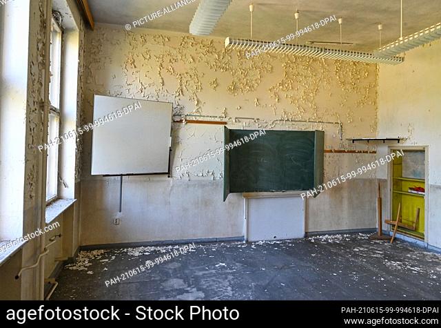 03 June 2021, Brandenburg, Templin: An old classroom in the ""Joachimsthalsches Gymnasium building ensemble"". There have been many interested parties for the...