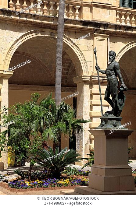 Malta, Valletta, Grand Master's Palace, courtyard, statue,