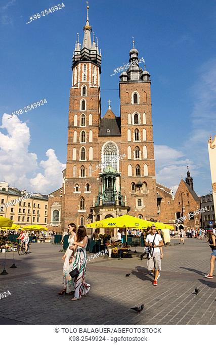 Rynek Glówny , Market Place, basílica de Santa María -iglesia de la Asunción de la Santísima Virgen María-, estilo gotico, Kraków, Lesser Poland Voivodeship