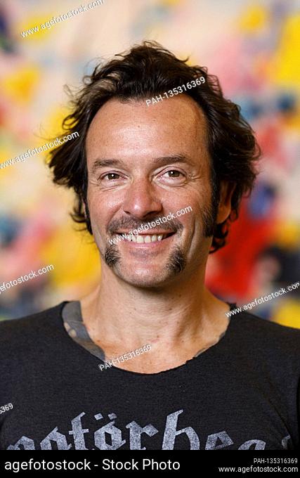 Arne Quinze at the opening of his exhibition 'My Secret Garden' in the Martina Kaiser gallery. Cologne, 04.09.2020 | usage worldwide