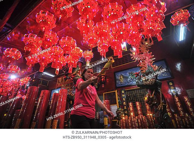 (180215) -- JAKARTA, Feb. 15, 2018 () -- A woman lights an incense stick to pray before the Chinese Lunar New Year at the Amurva Bhumi Temple in Jakarta
