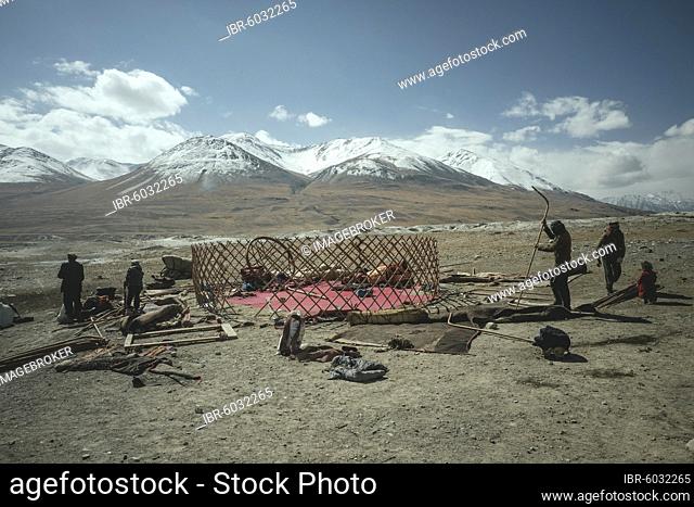 Four men dismantling a yurt, nomadic Kyrgyz, barren plateau of Bozai Gumbaz, Wakhan Corridor, Badakhshan, Afghanistan, Asia