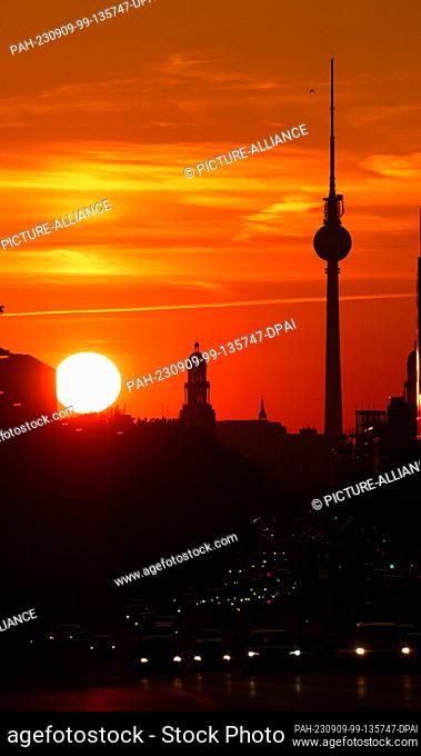 09 September 2023, Berlin: In the light of the setting sun, the TV tower can only be recognized as a silhouette. Photo: Paul Zinken/dpa